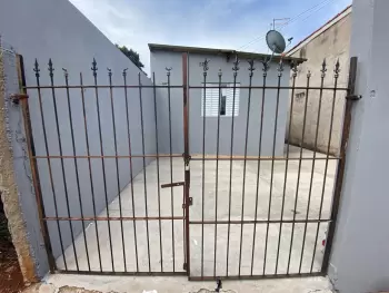 Imagem de DUAS CASAS À VENDA NO MESMO TERRENO – ÓTIMA OPORTUNIDADE