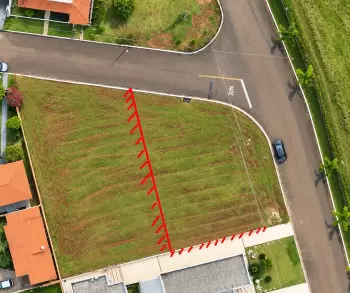 Imagem de TERRENO DE ESQUINA À VENDA – CONDOMÍNIO RECANTO DOS PÁSSAROS